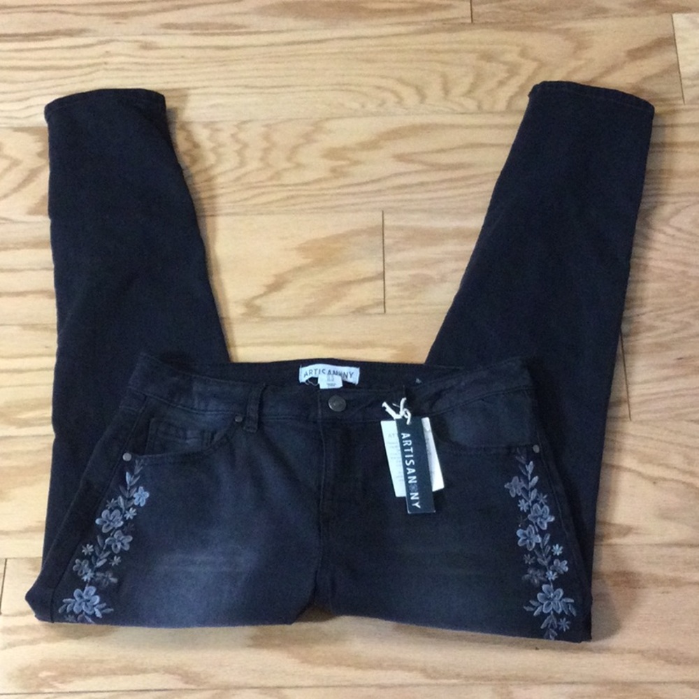 NWT 10 Artisan NY Black Floral-Trim Jeans